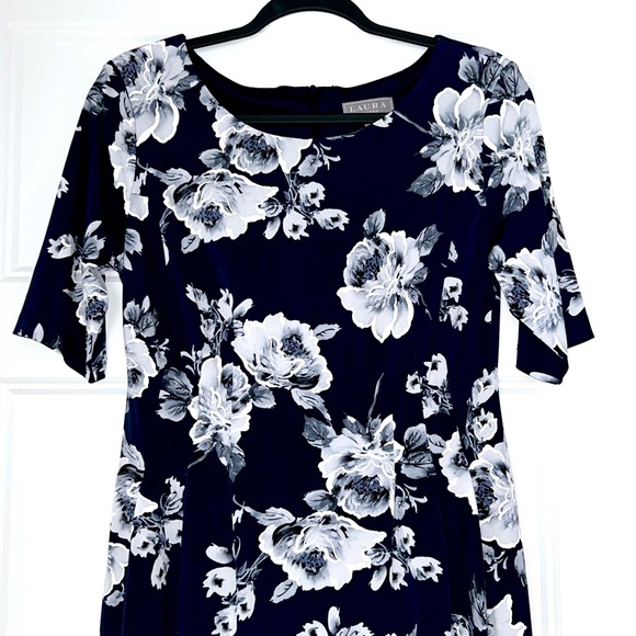 Brand new Laura dress size 8 - Picture 2 of 3